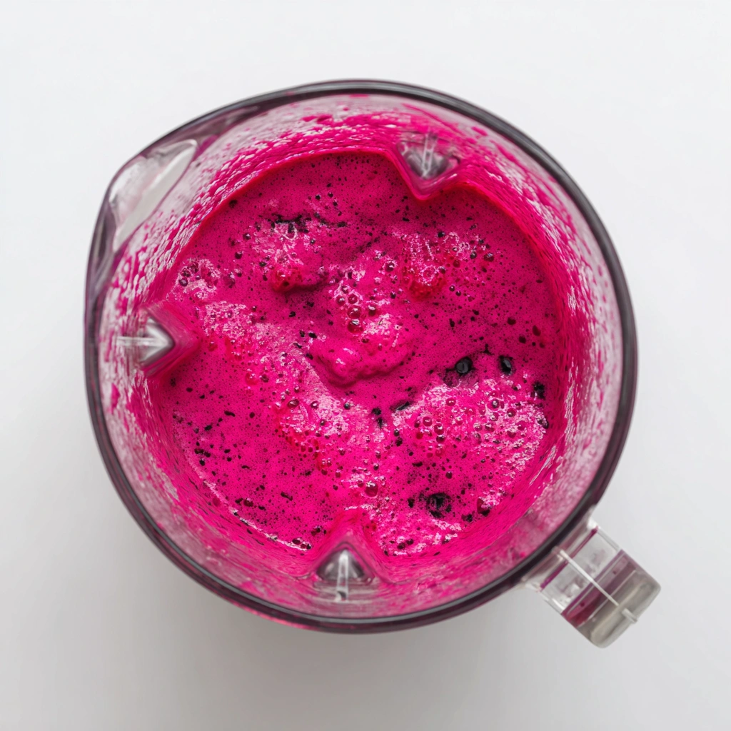 Pitaya Bowl (Dragonfruit Smoothie Bowl)